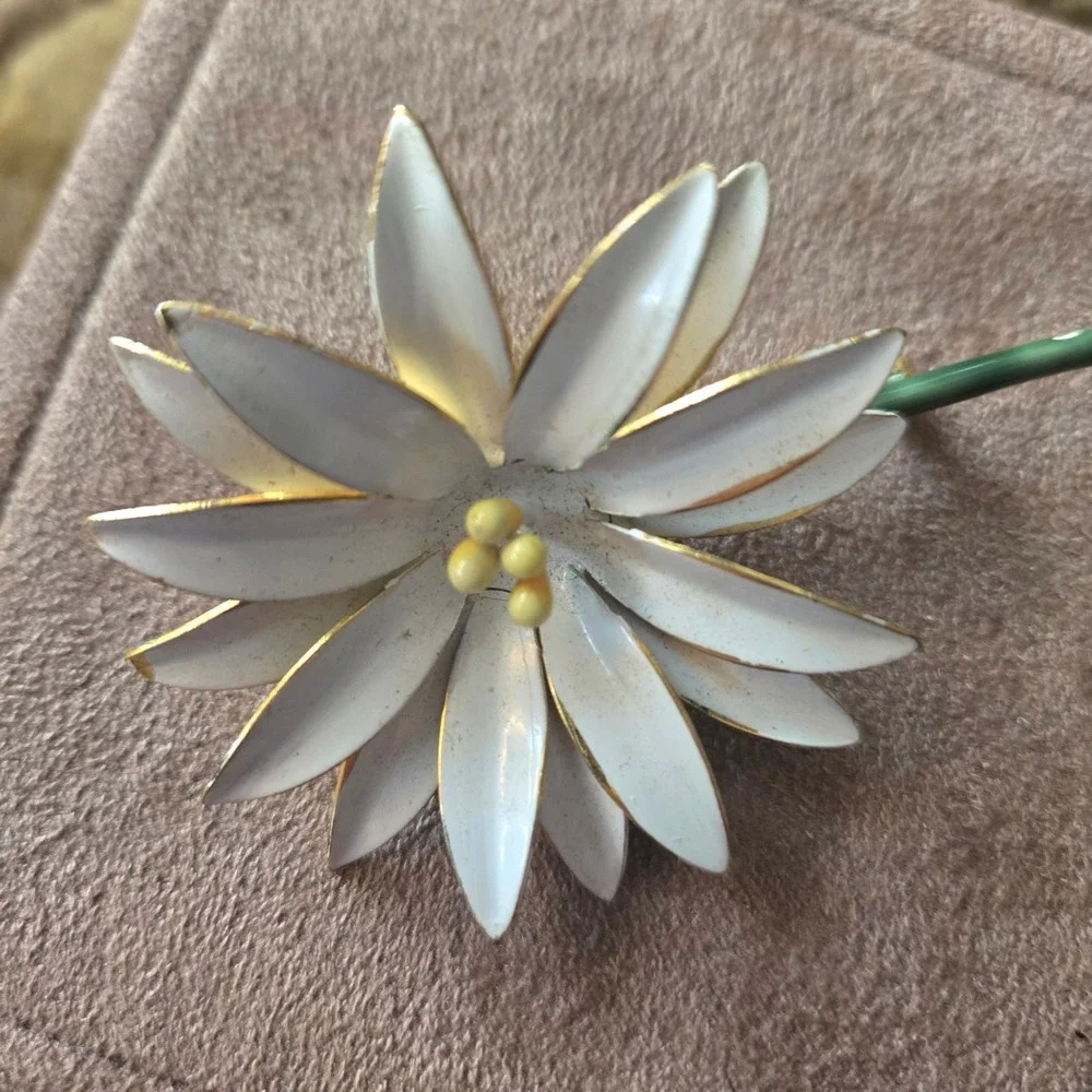 Vintage Signed Sandor Mid century‎ Enamel White Daisy Pin Brooch 1950's